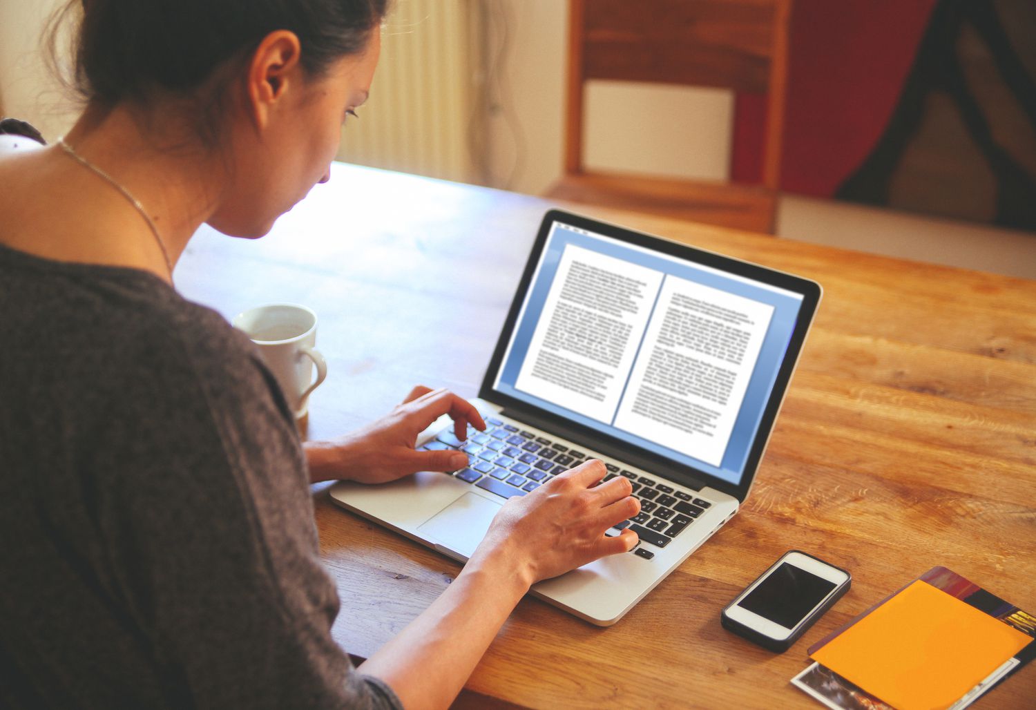 female-novelist-writing-on-the-laptop-480187782-593886cd5f9b58d58a2c4524.jpg (1500×1028)